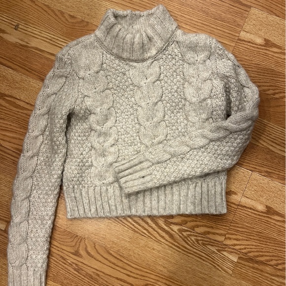 American eagle cropped turtleneck sweater! - Picture 2 of 3